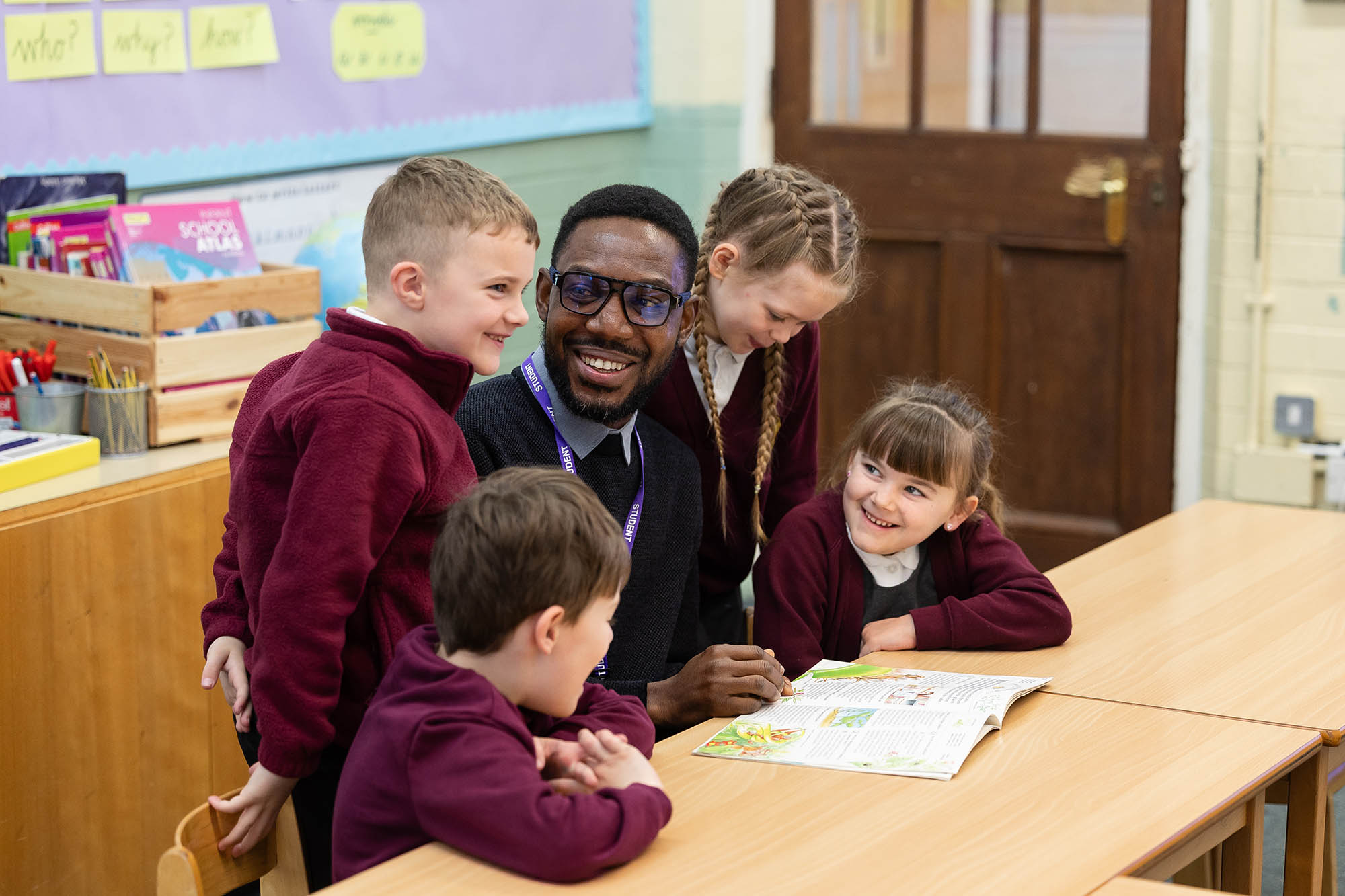 Student teacher with pupils in a primary school.