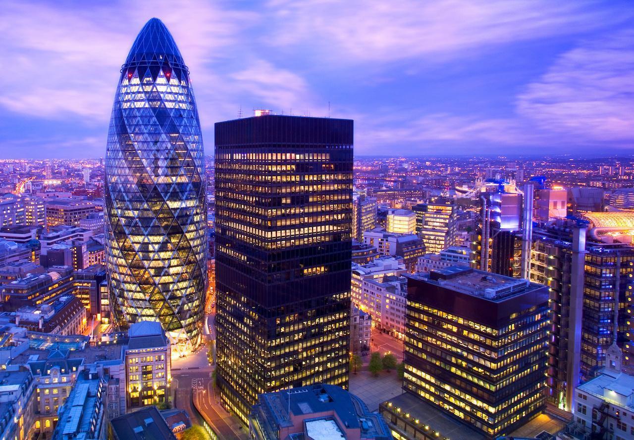 View of London’s financial district at dusk, symbolising global connectivity, economics, and international relations — representing themes of the Global Affairs, Politics and International Relations with Economics BSc (Hons) course.