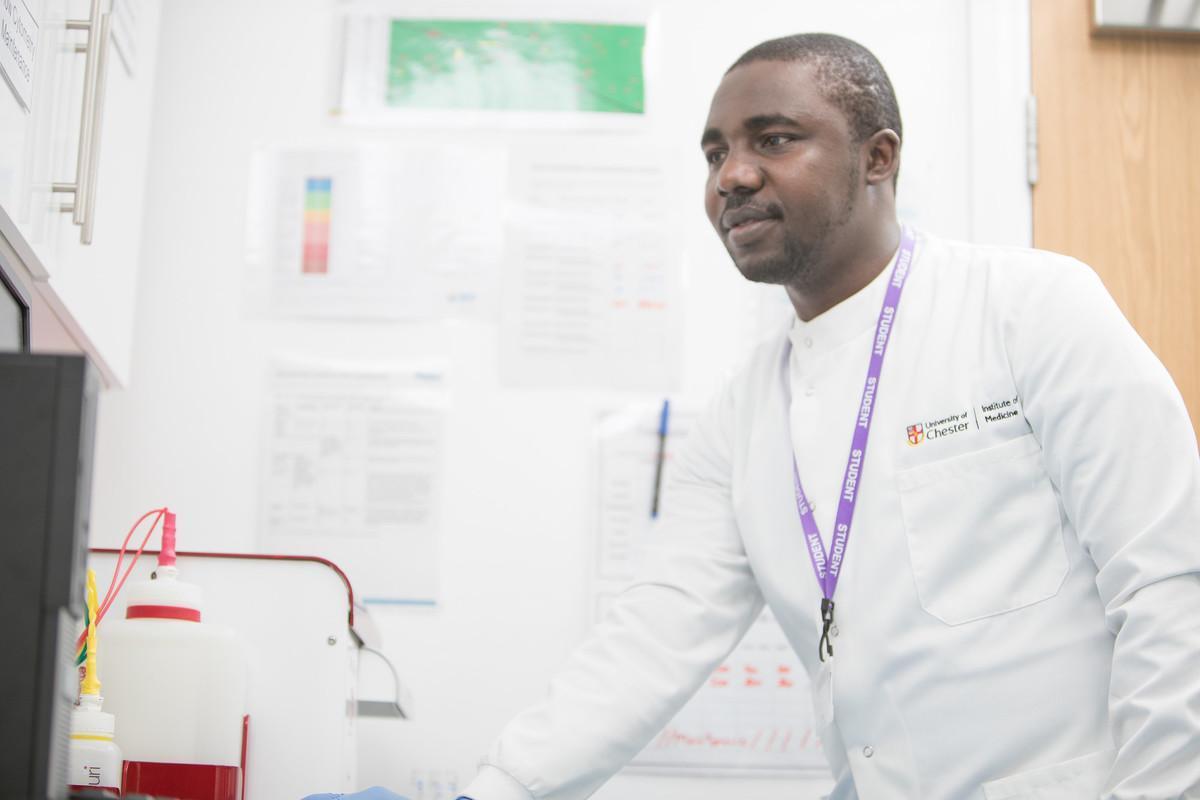 Biotechnology MSc student working in a modern laboratory, analysing samples and using scientific equipment for research in molecular biotechnology, genetics, and biomedical innovation.
